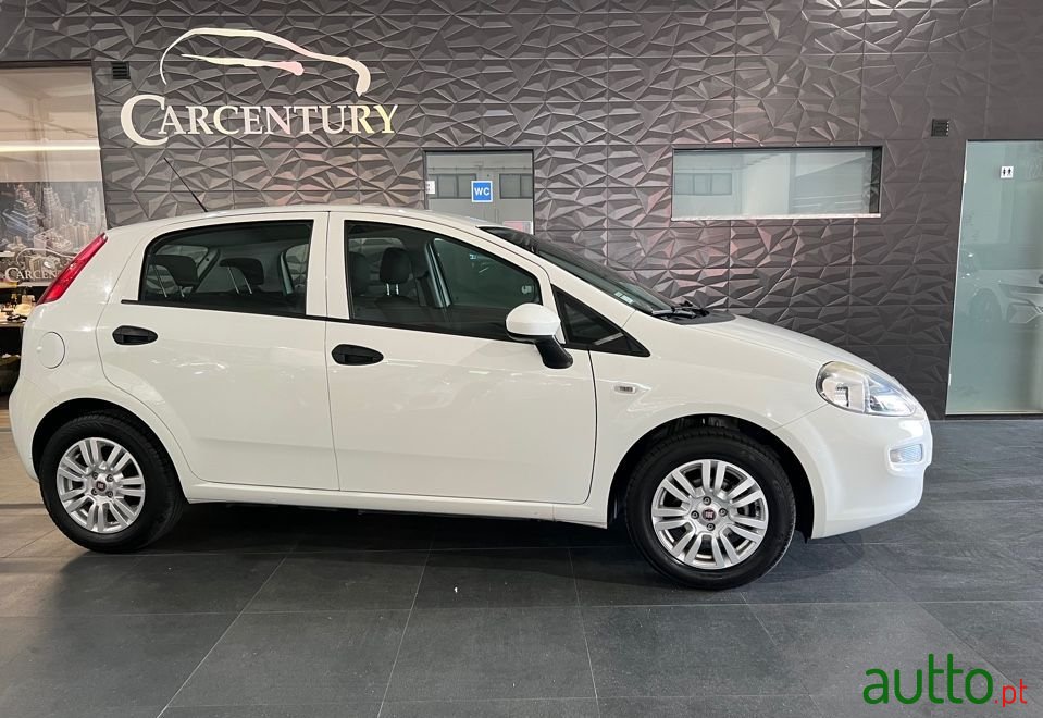 2017' Fiat Punto photo #1