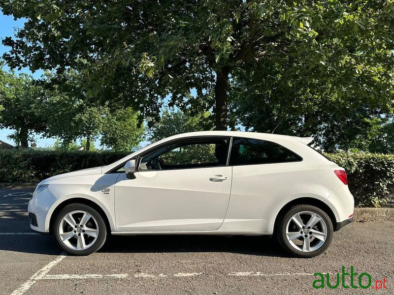 2011' SEAT Ibiza photo #4