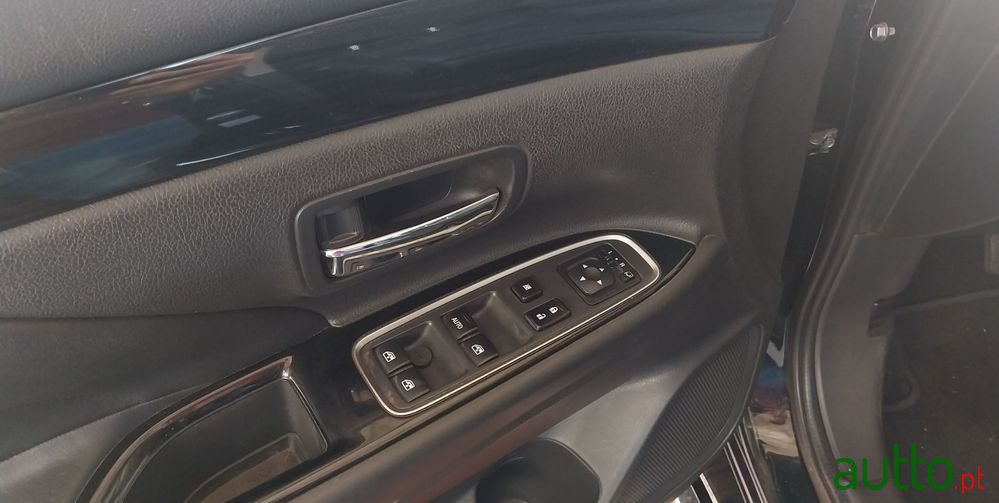 2016' Mitsubishi Outlander 2.0 Intense Navi photo #3