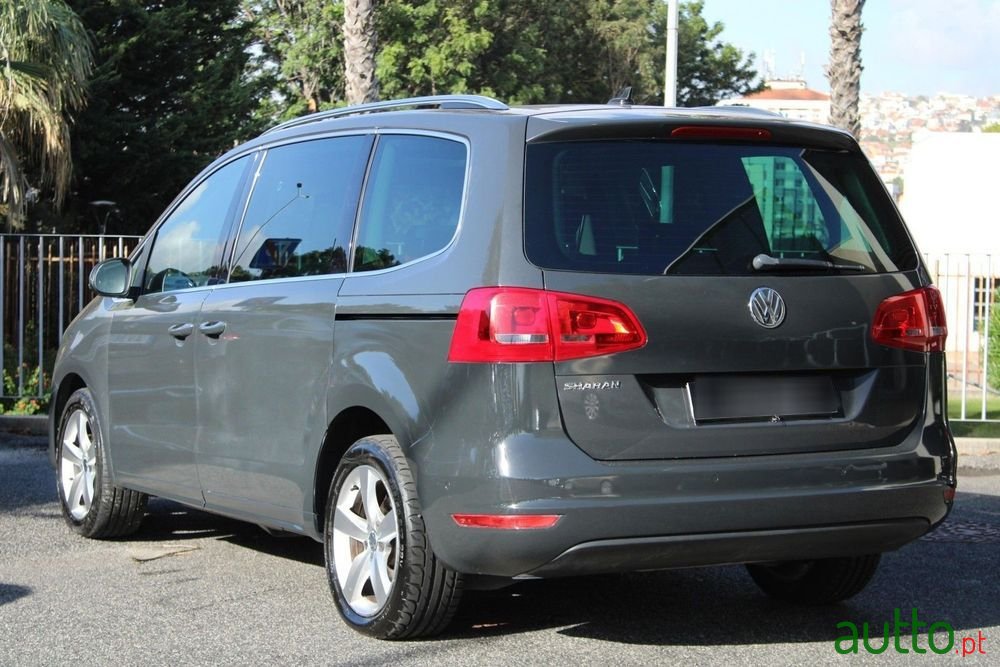 2011' Volkswagen Sharan 2.0 Tdi Highline photo #6