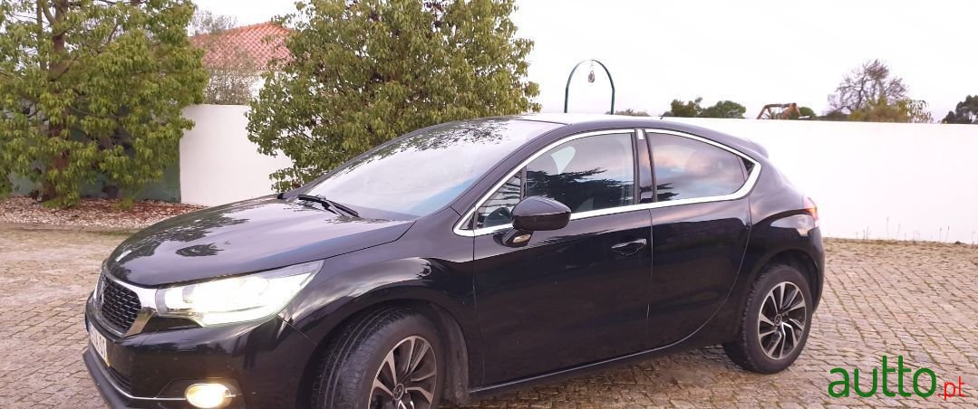 2017' DS Automobiles Ds4 photo #1