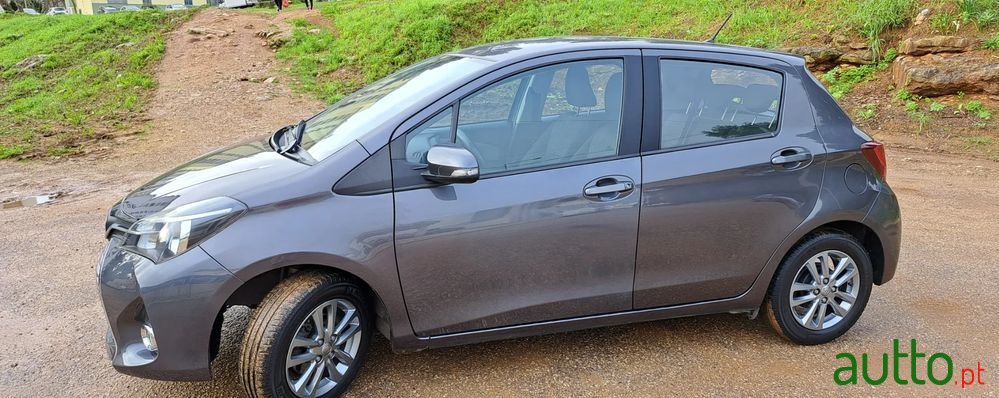 2015' Toyota Yaris photo #1