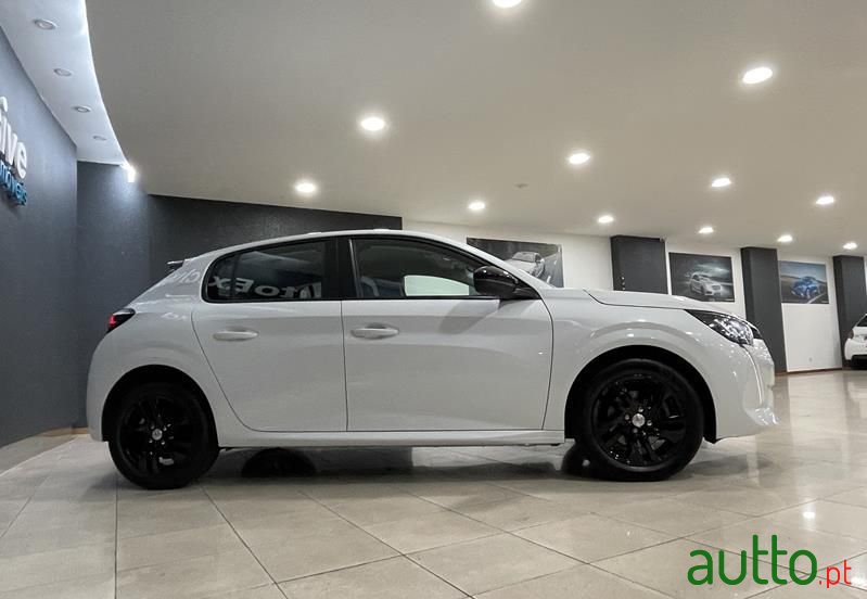 2021' Peugeot 208 photo #5