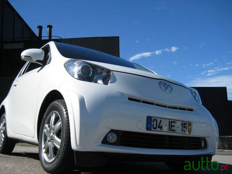 2009' Toyota iQ 2 photo #1