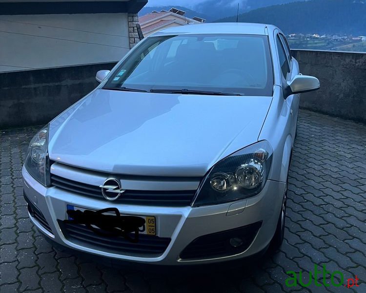 2005' Opel Astra 1.3 Cdti Elegance photo #2