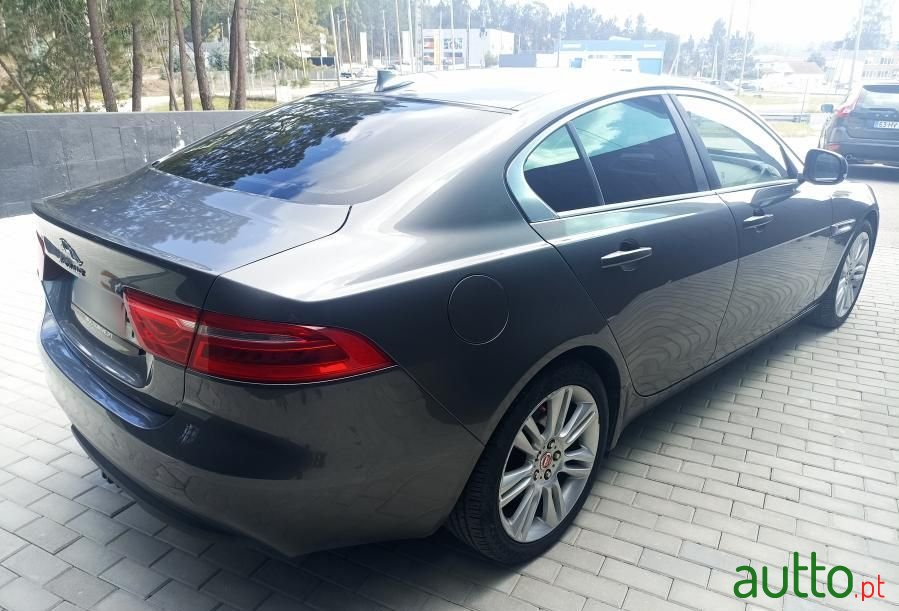 2015' Jaguar XE photo #5