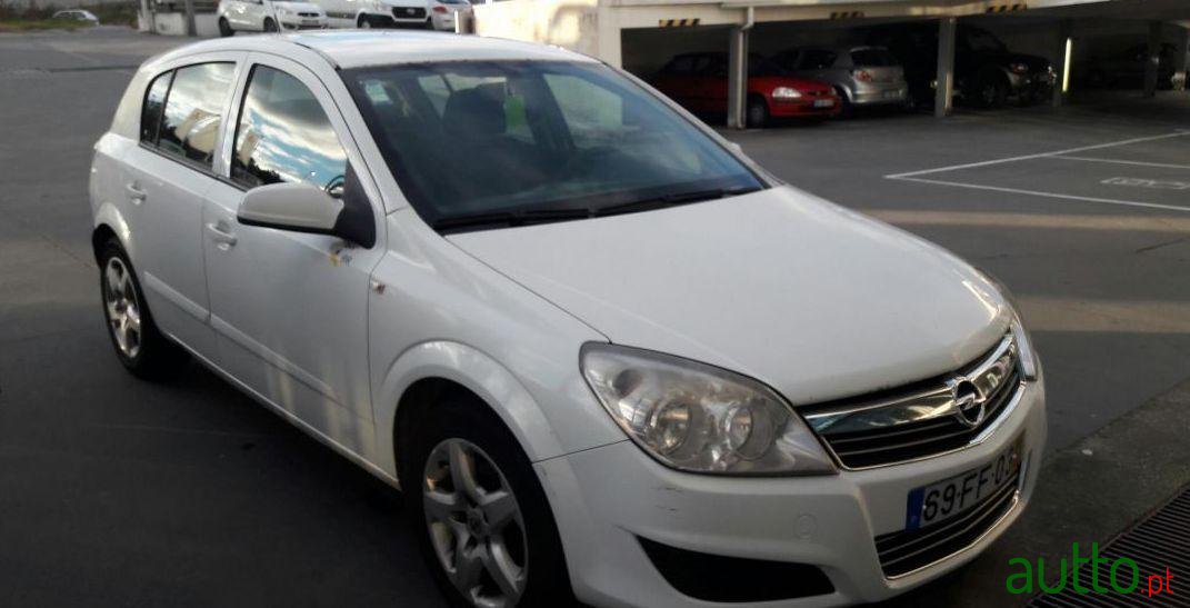 2008' Opel Astra 1.3 Cdti photo #2
