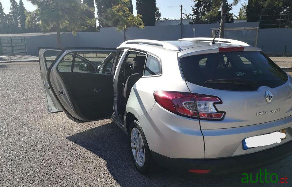 2014' Renault Megane photo #2