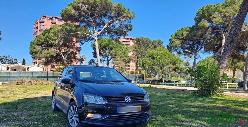 2016' Volkswagen Polo photo #2