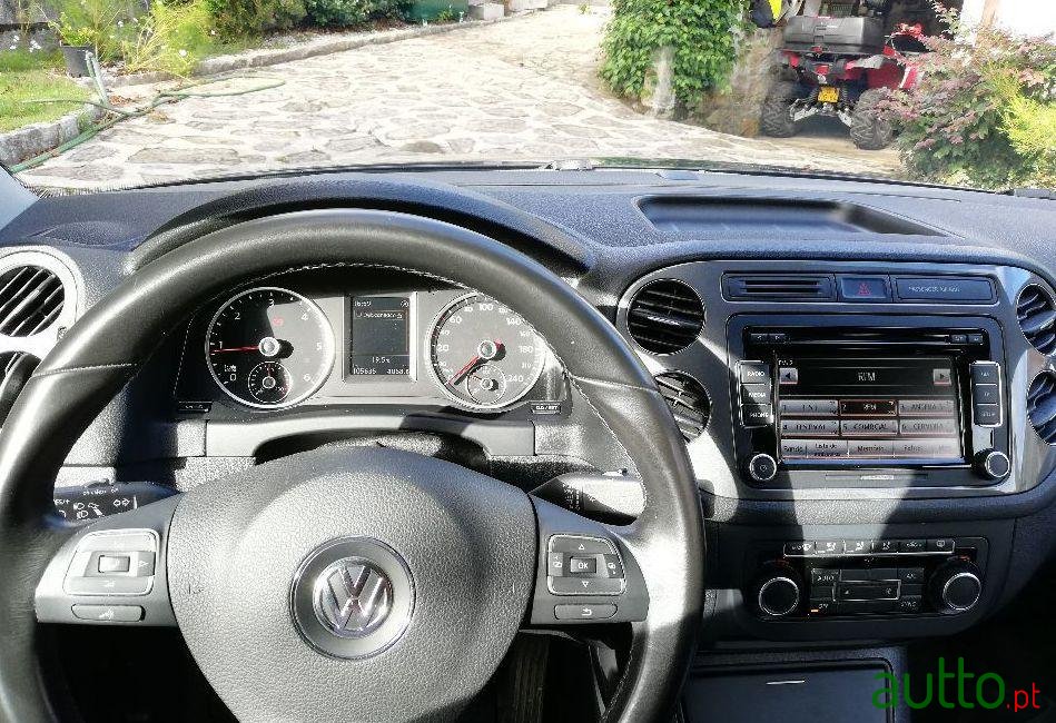 2016' Volkswagen Tiguan photo #1