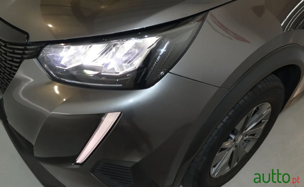 2020' Peugeot 2008 photo #6