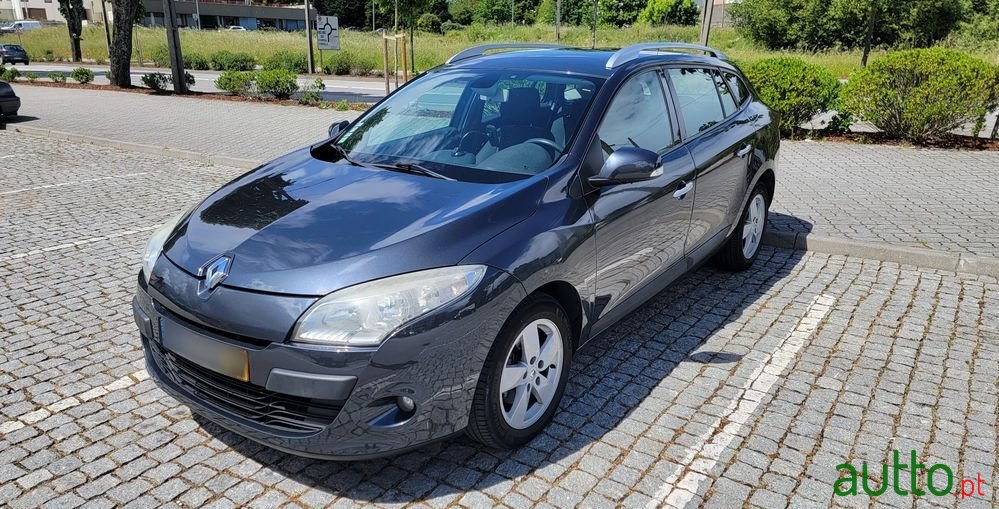 2010' Renault Megane Sport Tourer photo #1