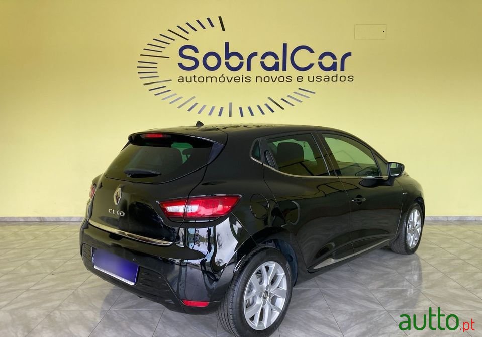 2019' Renault Clio photo #2