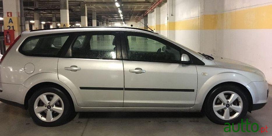 2005' Ford Focus Sw photo #1