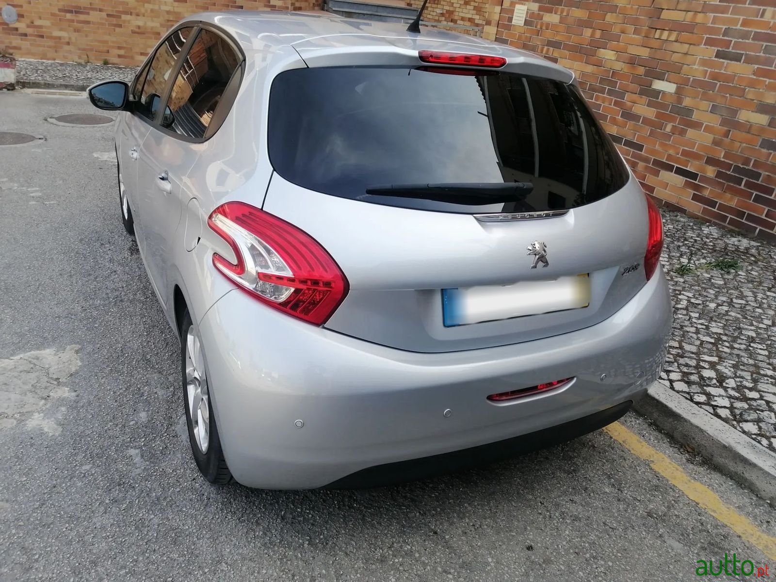 2012' Peugeot 208 photo #3