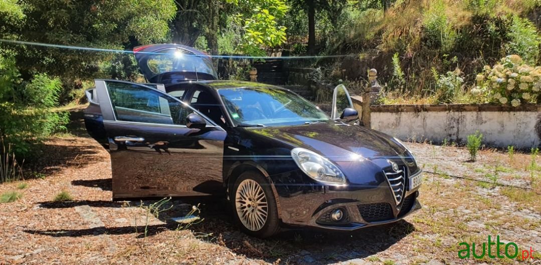 2014' Alfa Romeo Giulietta photo #5