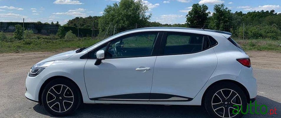 2015' Renault Clio photo #5