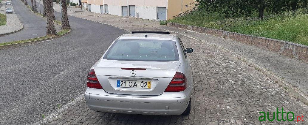 2005' Mercedes-Benz E-200 photo #3