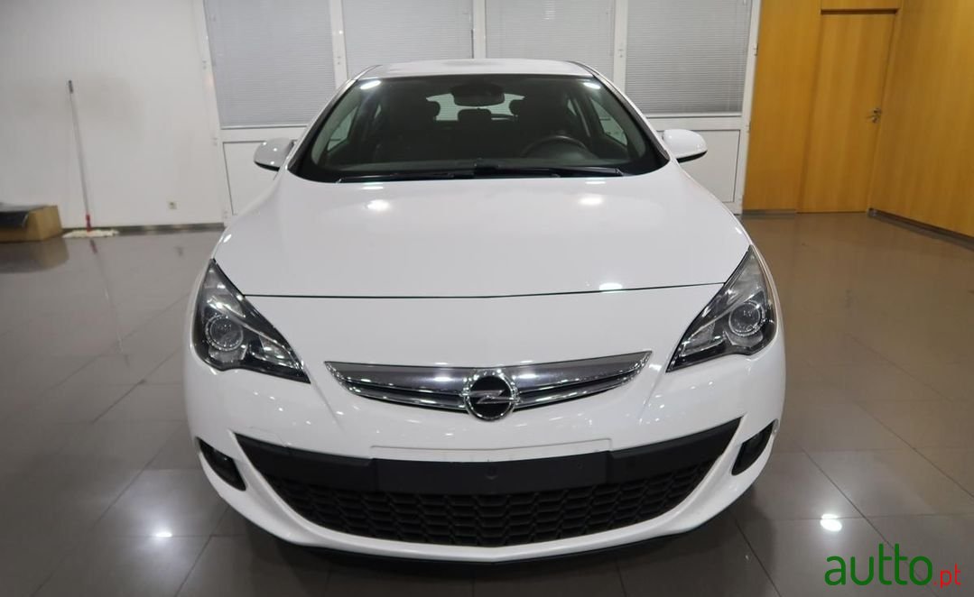 2014' Opel Astra Gtc photo #3