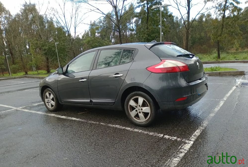 2010' Renault Megane photo #2