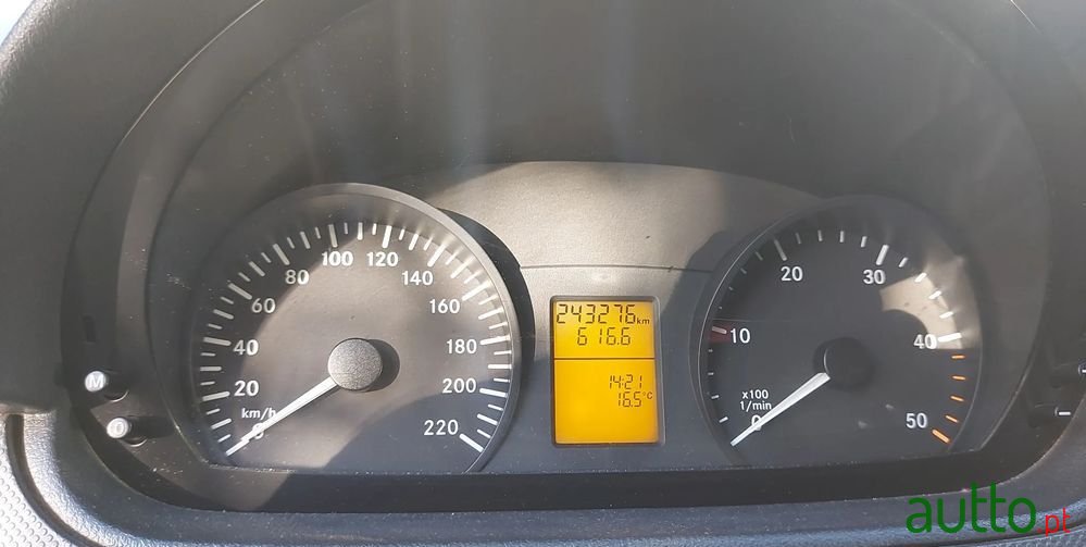 2012' Mercedes-Benz Vito photo #3