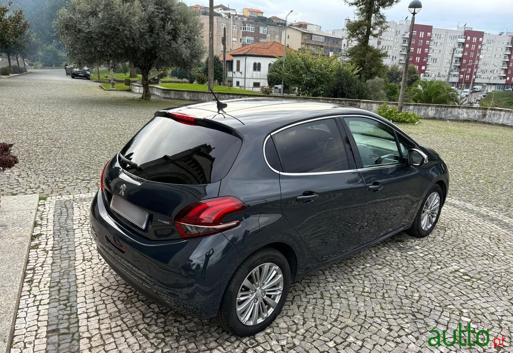 2017' Peugeot 208 photo #3