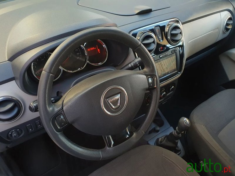 2015' Dacia Lodgy photo #2