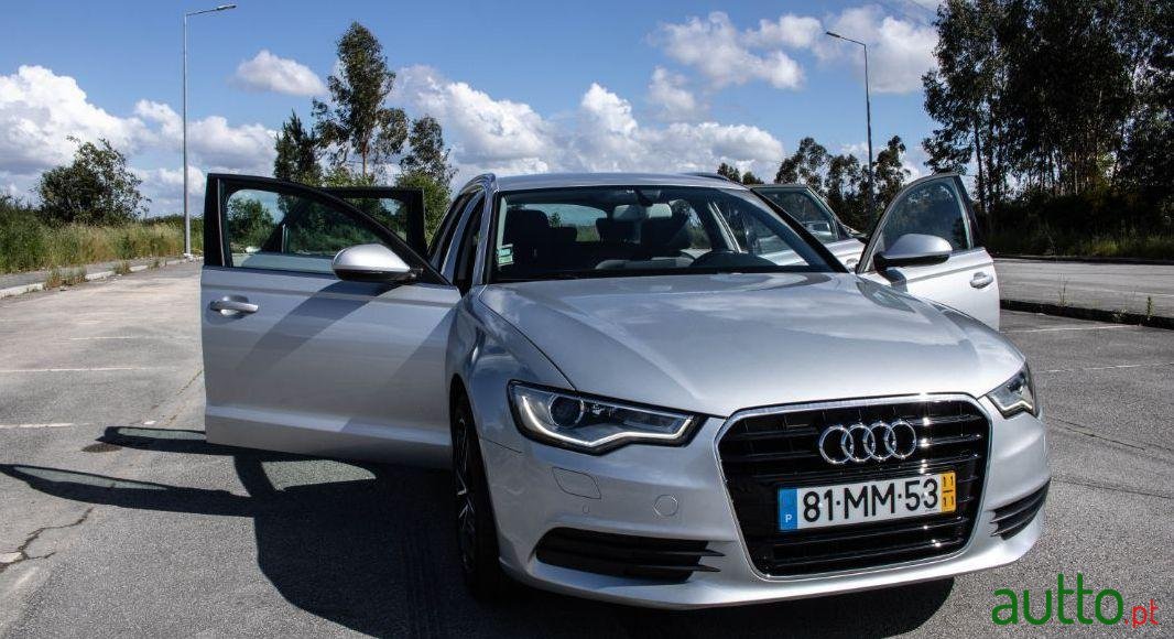 2011' Audi A6 Avant photo #2