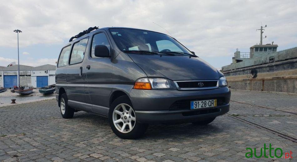 2000' Toyota Hiace photo #2