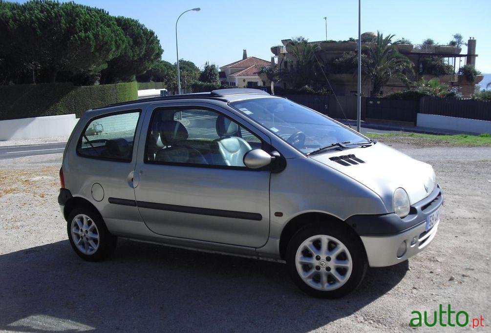 2002' Renault Twingo 1.2 16V Initiale photo #1