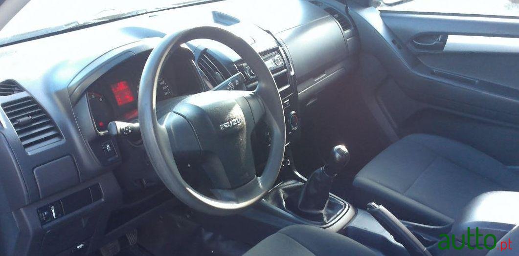 2016' Isuzu D-Max photo #2