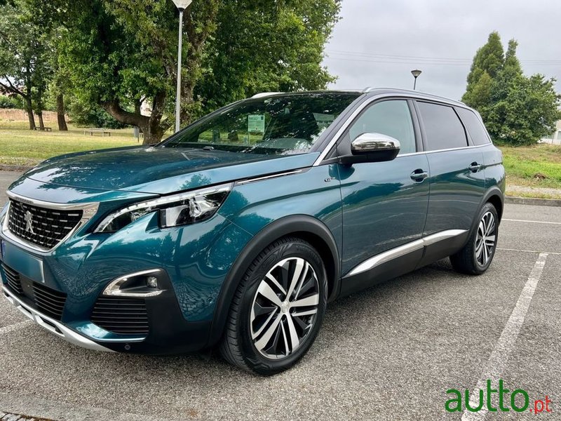 2017' Peugeot 5008 photo #1