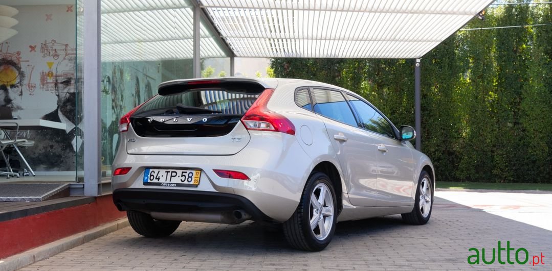 2017' Volvo V40 photo #4