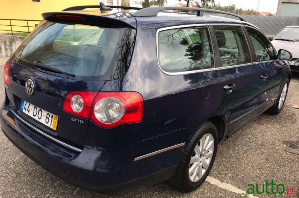 2007' Volkswagen Passat Variant photo #2