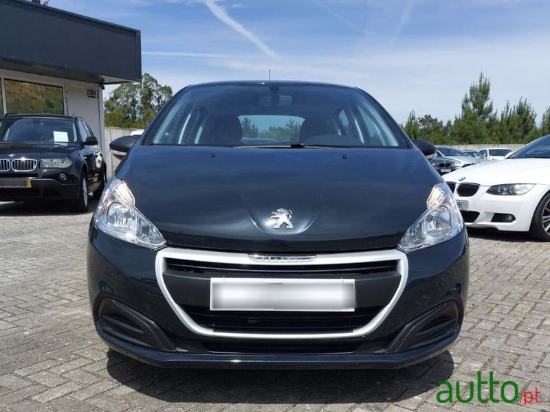 2019' Peugeot 208 photo #2