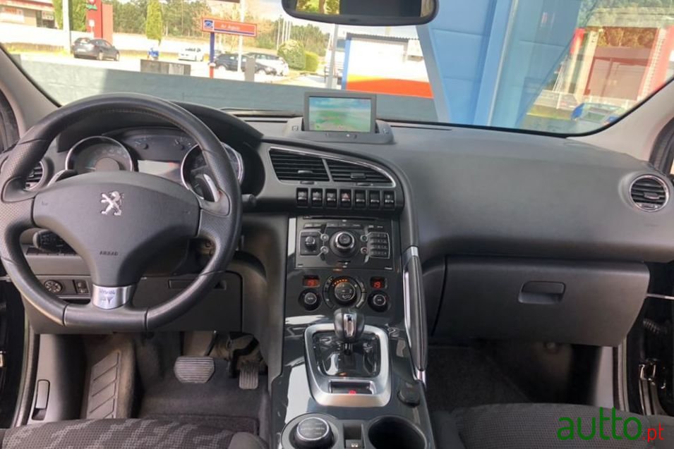 2013' Peugeot 3008 Hibrid4 photo #3