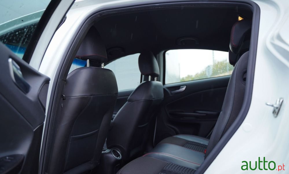 2013' Alfa Romeo Giulietta photo #6