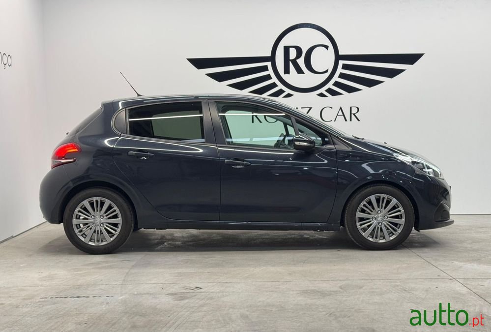 2019' Peugeot 208 photo #3