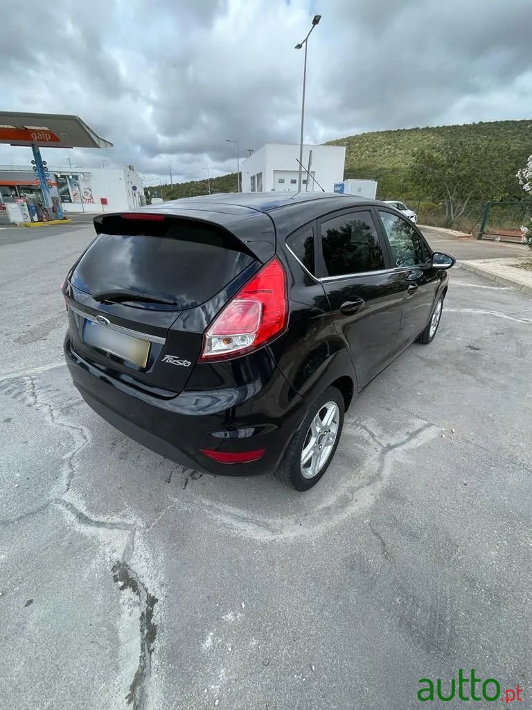 2014' Ford Fiesta photo #6