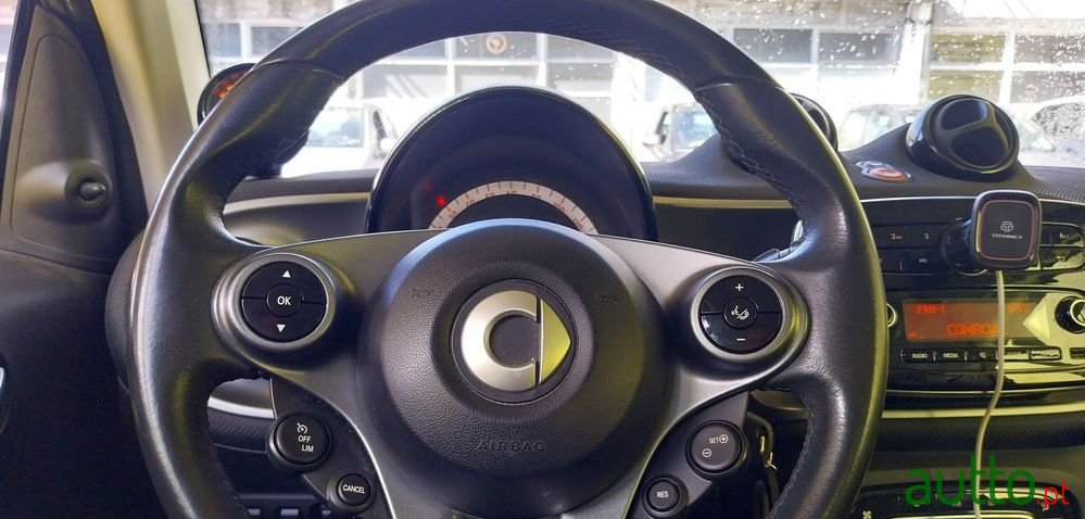2020' Smart Fortwo Drive Passion photo #6