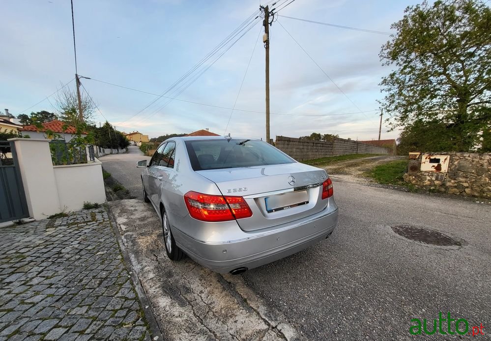 2011' Mercedes-Benz E 350 photo #4