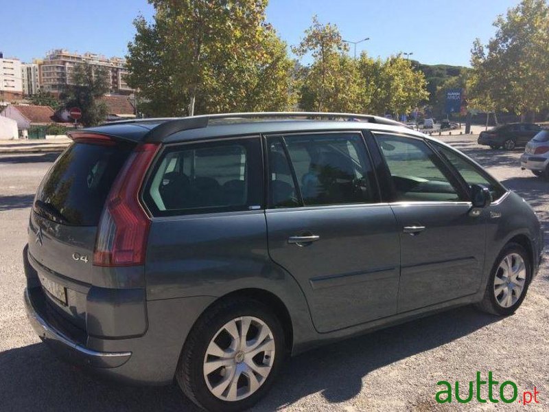 2007' Citroen C4 Grand Picasso photo #2