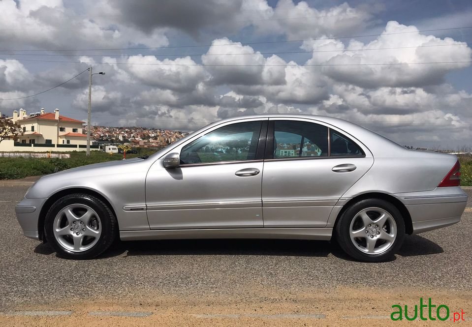2002' Mercedes-Benz C-220 photo #3