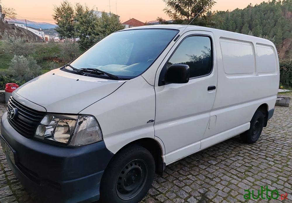 2008' Toyota HiAce photo #2