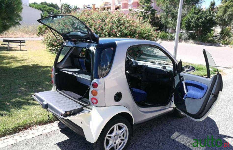 2001' Smart Fortwo photo #2
