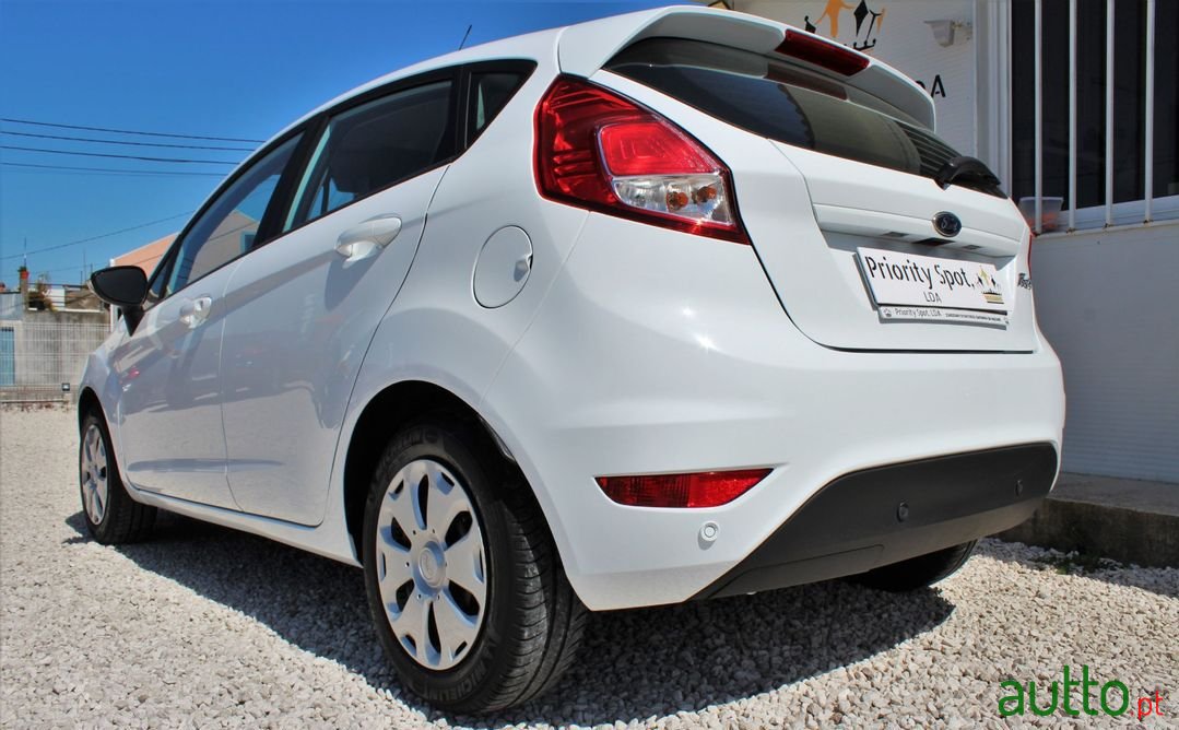 2016' Ford Fiesta photo #6