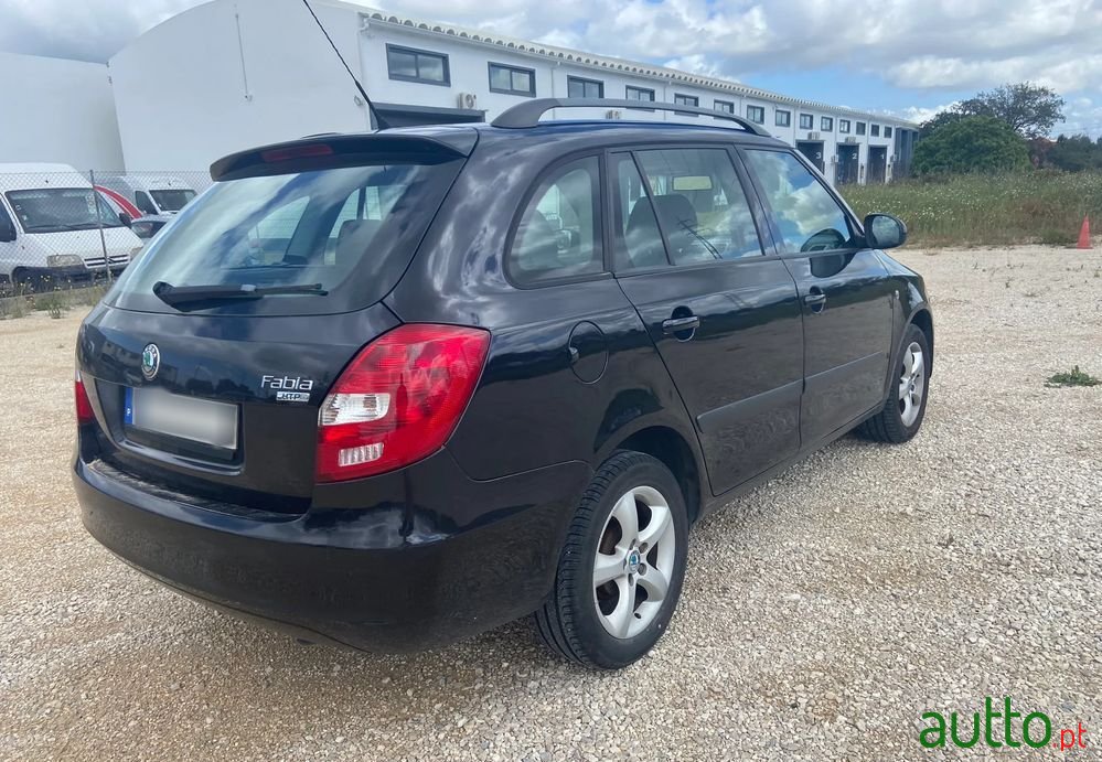 2008' Skoda Fabia Break photo #5
