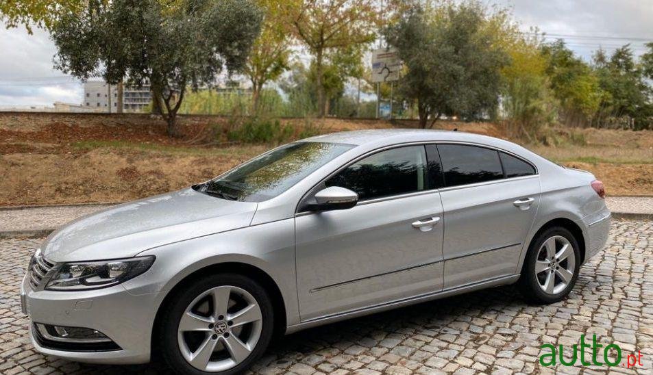 2014' Volkswagen Passat photo #2