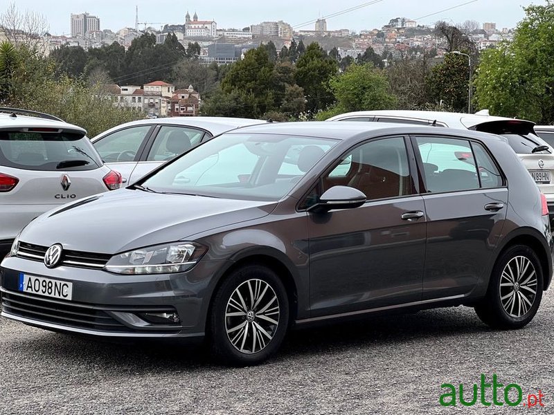 2017' Volkswagen Golf photo #1