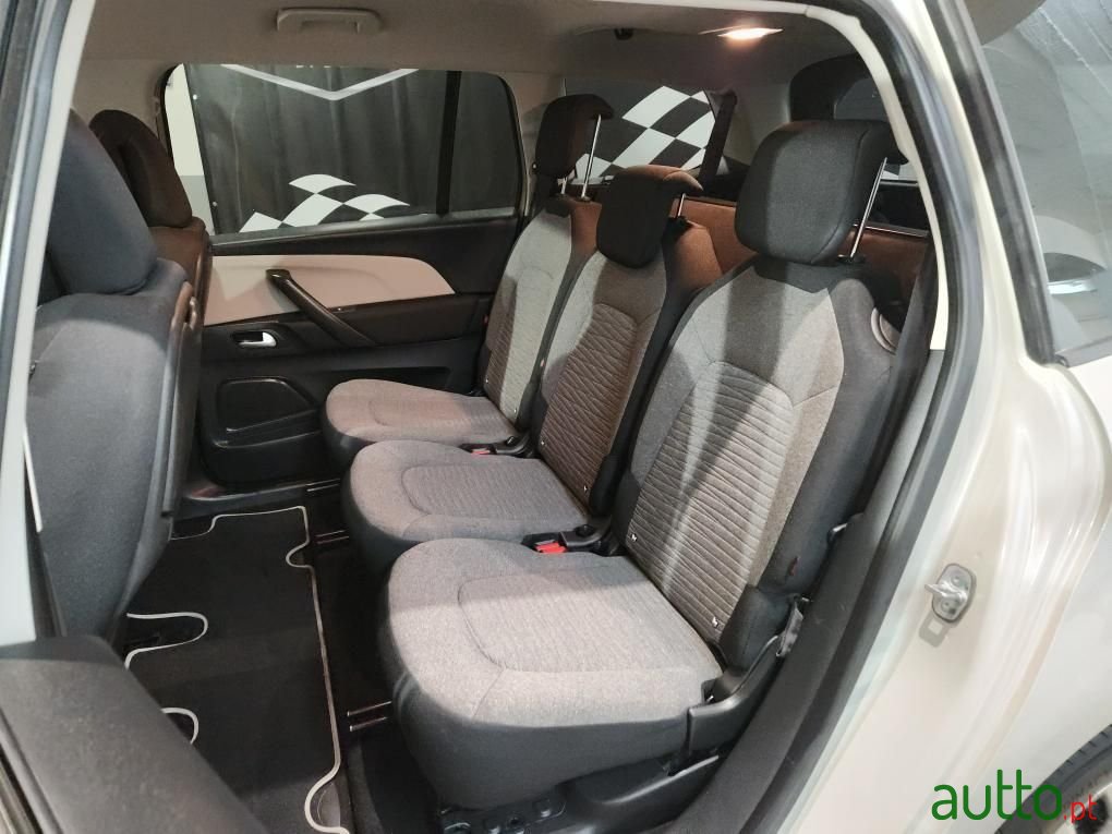 2017' Citroen C4 Grand Picasso photo #6